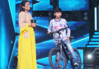 Kumar Sanu’s gifted 1 Lakh rupees cheque and a bicycle to Sa Re Ga Ma Pa Li’l Champ contestant