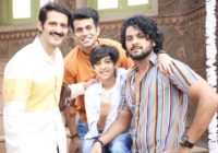 लॉकडाउन के कारण हितेन तेजवानी के नए अपकमिंग शो का शीर्षक ‘हम’ से बदलकर से बदलकर हुआ ‘गुप्ता ब्रदर्स चार कुवारें फ्रॉम गंगा किनारे’ ! लॉकडाउन के कारण हितेन तेजवानी के नए अपकमिंग शो का शीर्षक ‘हम’ से बदलकर से बदलकर हुआ ‘गुप्ता ब्रदर्स चार कुवारें फ्रॉम गंगा किनारे’ !