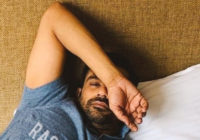 अभिनेता सोहम शाह कह रहे है रसोड़े में कोई भी हो एक कप चाय लाना अभिनेता सोहम शाह कह रहे है रसोड़े में कोई भी हो एक कप चाय लाना