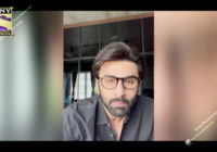 इंडियन आइडल सीजन 12 के सेट पर एक वीडियो में रणबीर कपूर ने बताया कि शास्त्रीय गायन उनके बस की बात नहीं है! इंडियन आइडल सीजन 12 के सेट पर एक वीडियो में रणबीर कपूर ने बताया कि शास्त्रीय गायन उनके बस की बात नहीं है!