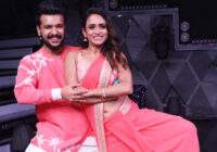 इंडियाज़ बेस्ट डांसर सीज़न 2 में जज गीता कपूर ने कंटेस्टेंट ज़मरूद को बताया मीठा लड्डू! इंडियाज़ बेस्ट डांसर सीज़न 2 में जज गीता कपूर ने कंटेस्टेंट ज़मरूद को बताया मीठा लड्डू!