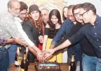 अभिनेता इंद्रनील सेनगुप्ता ने हाल ही में रिलीज हुई अपनी वेबसीरीज ‘मिथ्या’ की लॉन्च पार्टी की एक झलक साझा की – देखिये तस्वीरे अभी अभिनेता इंद्रनील सेनगुप्ता ने हाल ही में रिलीज हुई अपनी वेबसीरीज ‘मिथ्या’ की लॉन्च पार्टी की एक झलक साझा की – देखिये तस्वीरे अभी