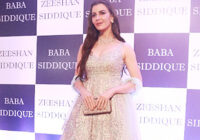 Giorgia Andriani made us heartthrobs as she graced her presence at the Baba Siddique Iftar Party with her scintillating looks-check out the video now!