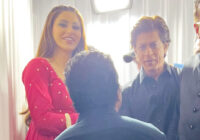 Shahrukh Khan & Urvashi Rautela steal fans’ hearts as they desperately want to see them in a film together as they get spotted at Baba Siddique’s Iftar party.