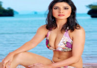 Jyoti Saxena raises the Oomph factor as she sets the internet on fire with her floral bikini picture. Check out now!