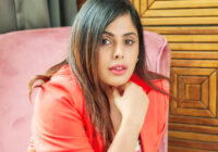 इस स्टाइलिश, बोल्ड नारंगी पैंटसूट में अभिनेत्री सेहनूर दे रही है बॉस लेडी वाइब्स: देखिये आकर्षक तस्वीरें अभी |