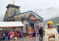 रश्मि देसाई आशीर्वाद लेने केदारनाथ की धार्मिक यात्रा पर पहुँची रश्मि देसाई आशीर्वाद लेने केदारनाथ की धार्मिक यात्रा पर पहुँची