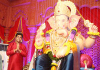 Vipin Aneja mesmerizes devotees with a soulful rendition of Morya Karo Mangal at AndheriCha Raja Vipin Aneja mesmerizes devotees with a soulful rendition of Morya Karo Mangal at AndheriCha Raja