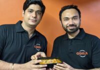 इंदौर के विवेक साहनी और मास्टर शेफ सारांश गोइला के गोइला बटर चिकन के साथ एक स्वादिष्ट यात्रा शुरू करें।