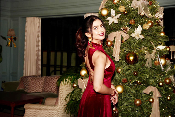 Kashika Kapoor Spreads Festive Cheer with Her Stunning Christmas Looks Kashika Kapoor Spreads Festive Cheer with Her Stunning Christmas Looks