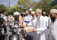 इंदौर की भीषण गर्मी में दाऊदी बोहरा समुदाय ने 18 हज़ार लोगों को बांटी ठंडी छाछ