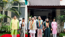 मरीजों के साथ फहराया तिरंगा, सेवा और देशप्रेम का दिया संदेश
