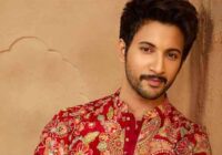 Bollywood Actors Show Ways to Paint the Town Red this Navratri